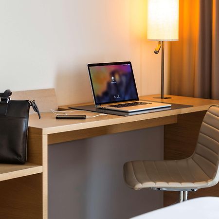 Pullman Basel Europe Hotel Bagian luar foto