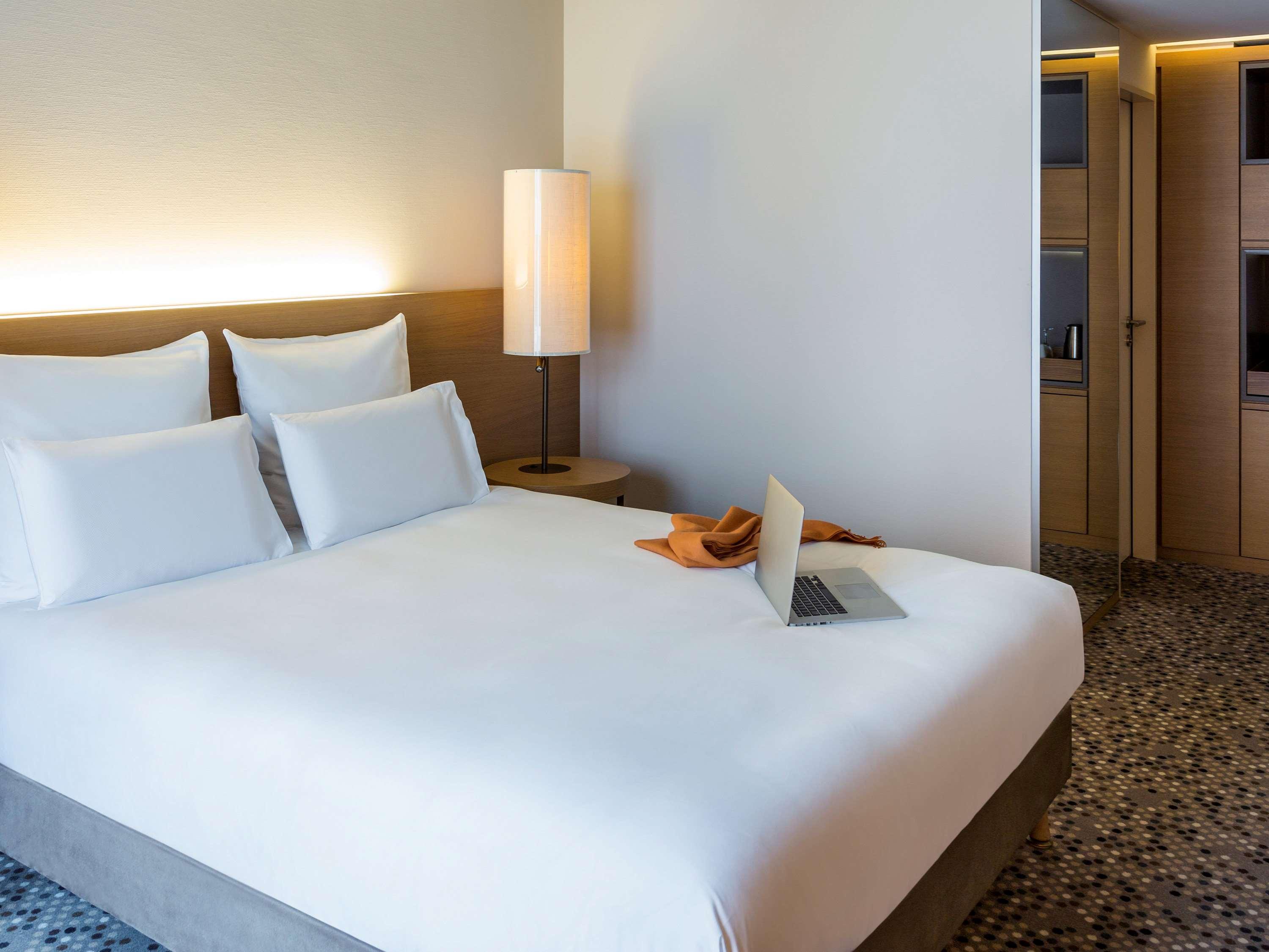 Pullman Basel Europe Hotel Bagian luar foto