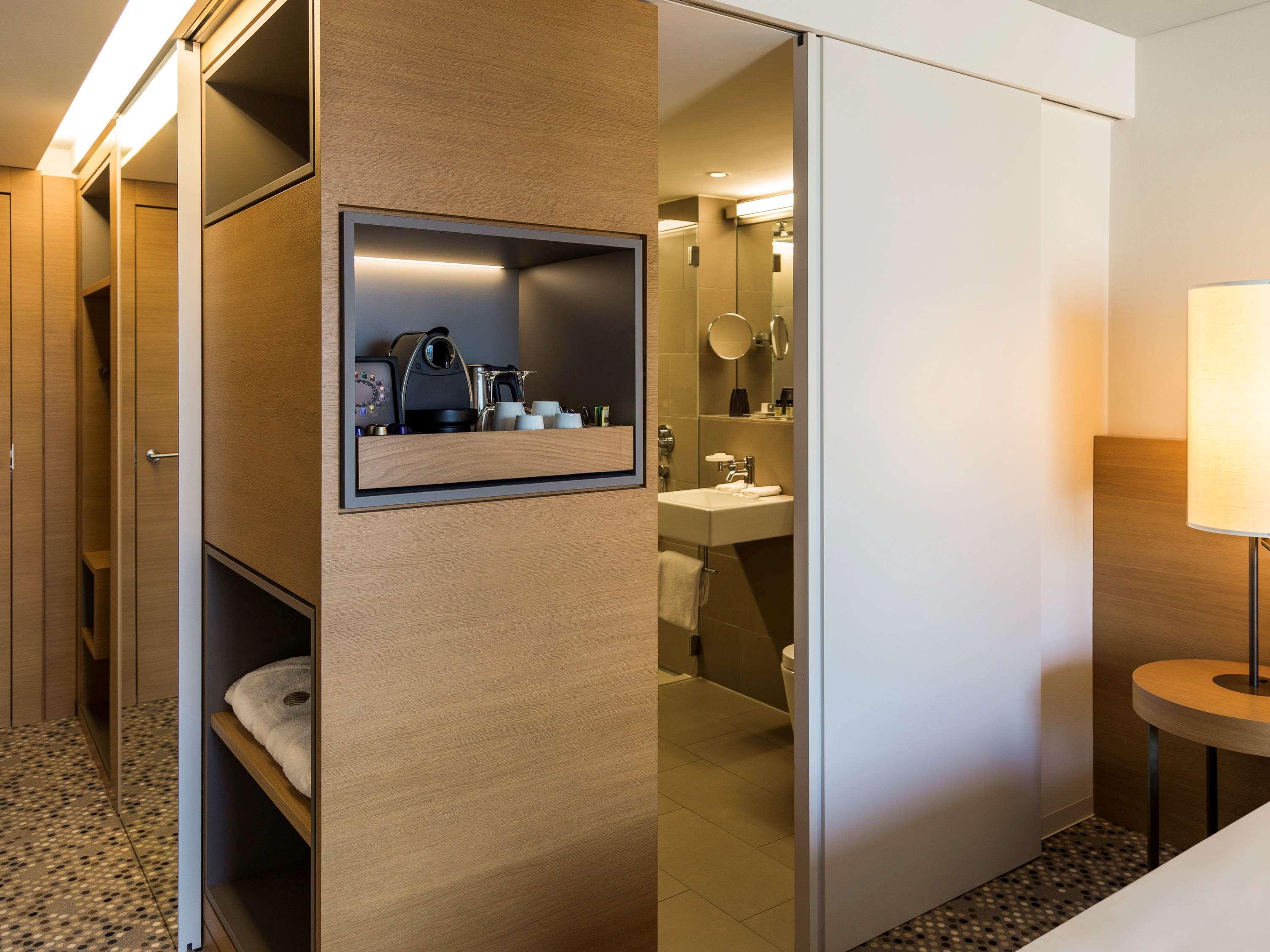 Pullman Basel Europe Hotel Bagian luar foto