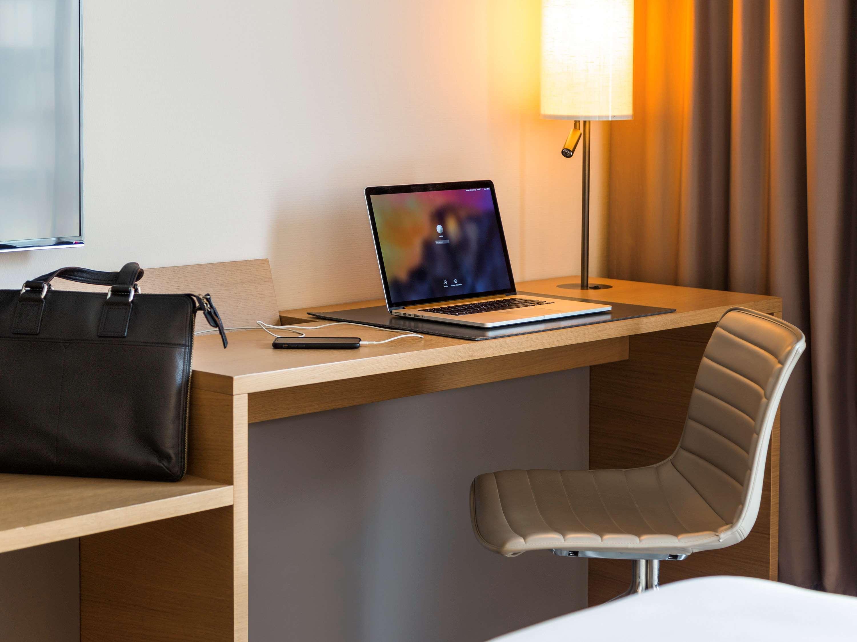 Pullman Basel Europe Hotel Bagian luar foto