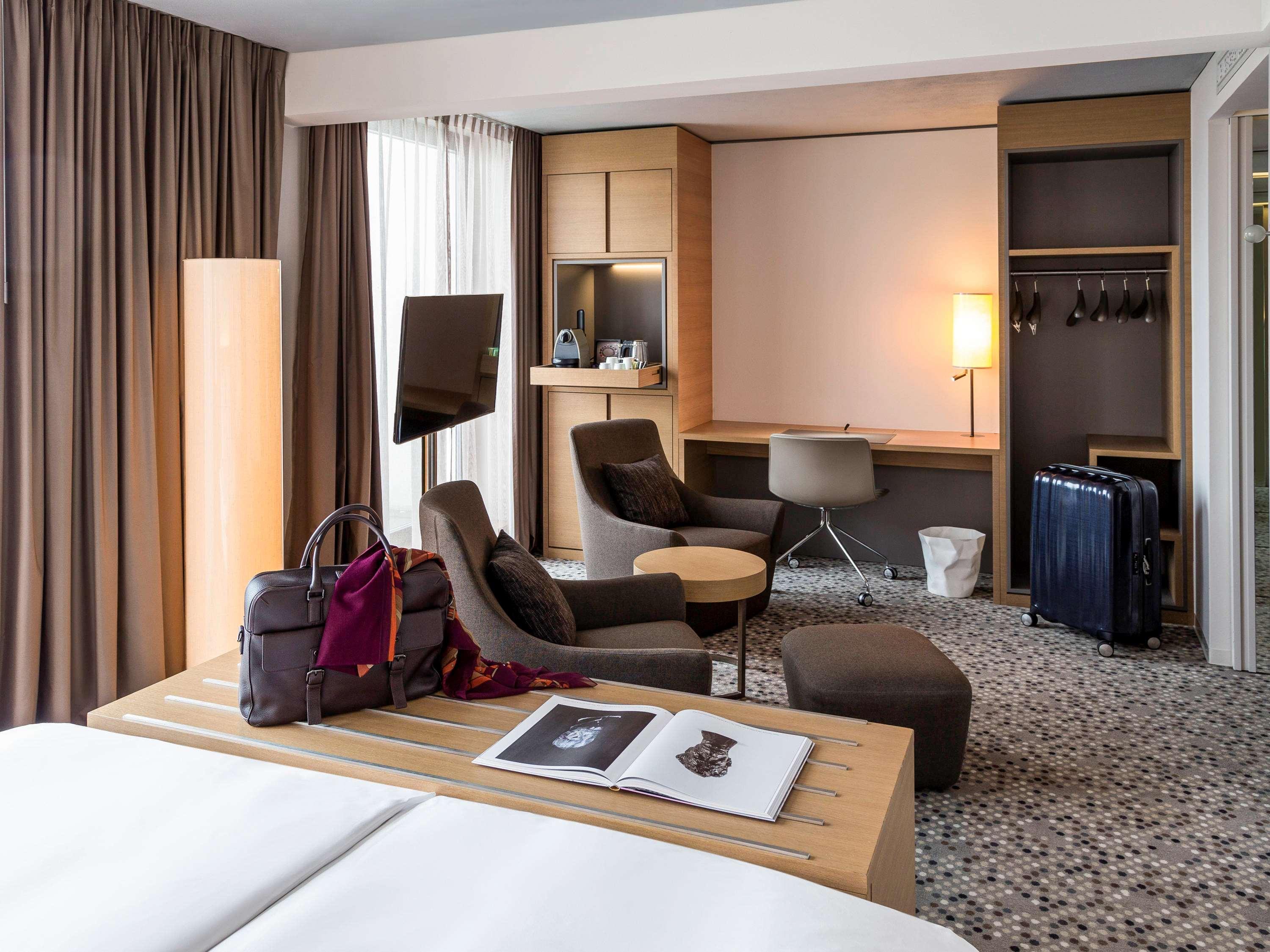 Pullman Basel Europe Hotel Bagian luar foto