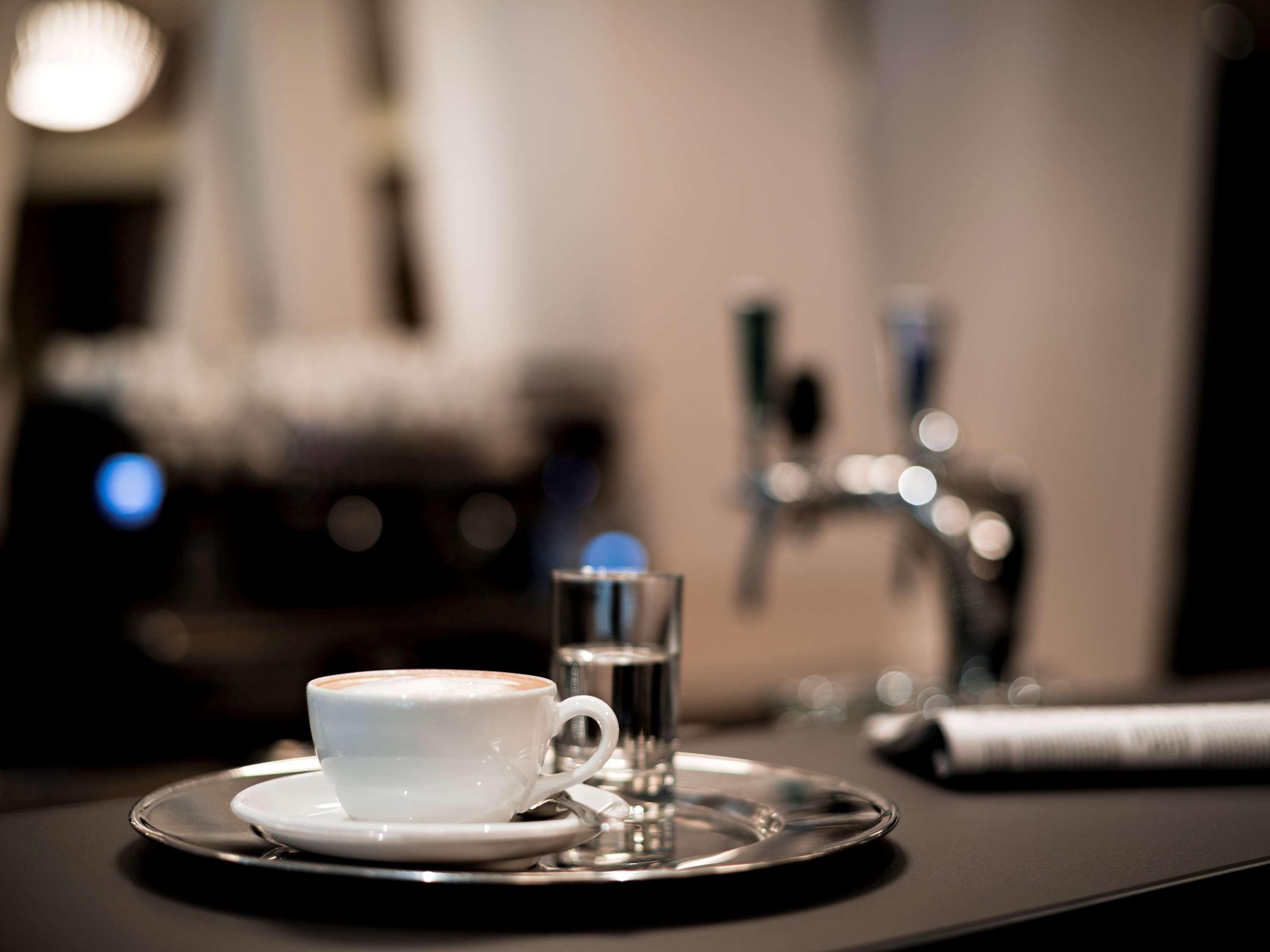 Pullman Basel Europe Hotel Bagian luar foto