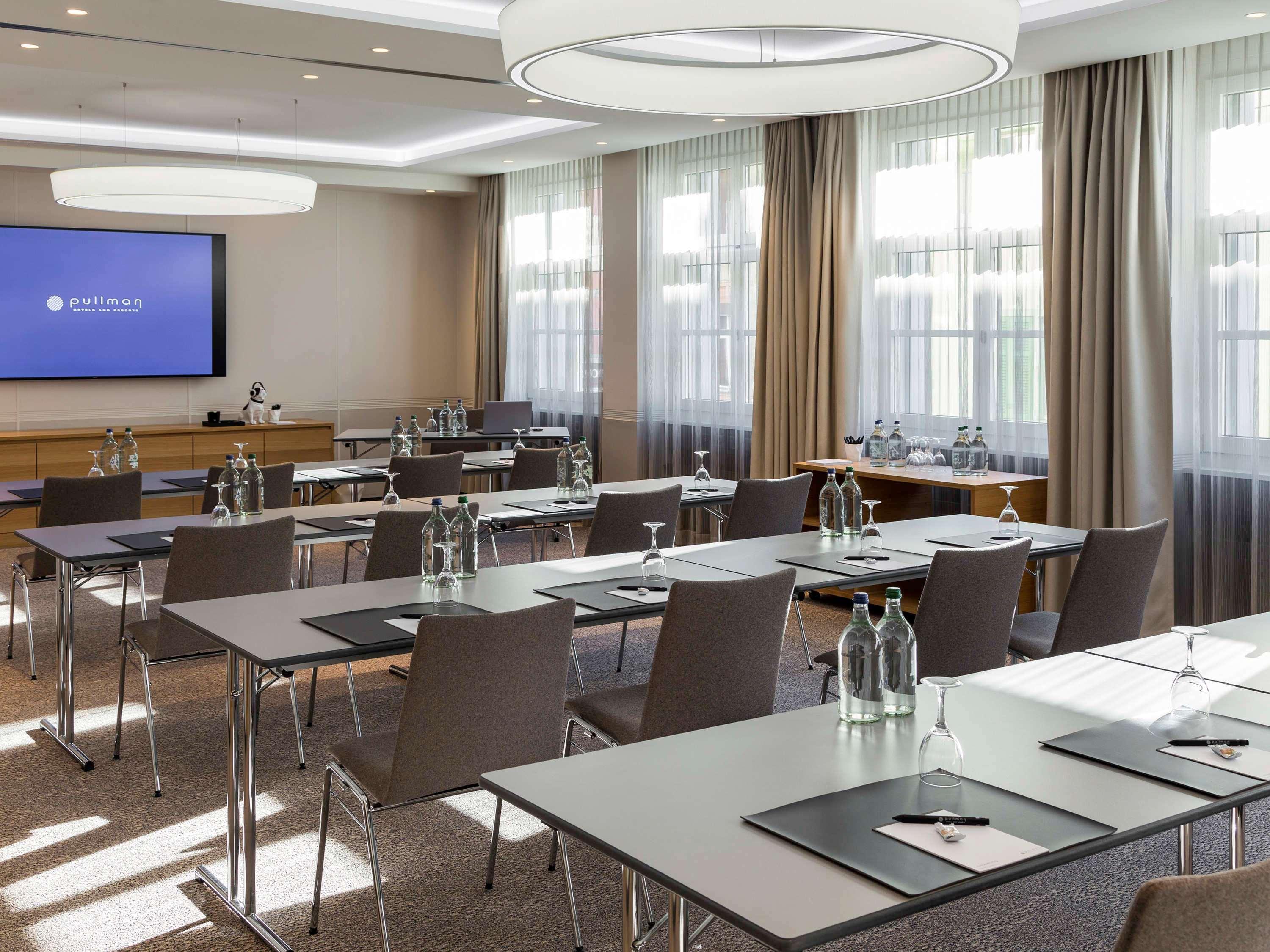 Pullman Basel Europe Hotel Bagian luar foto